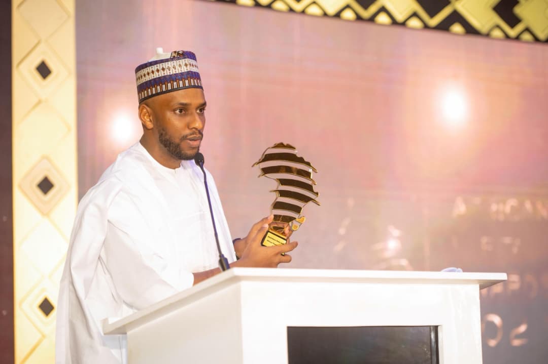 Presentation of African Humanitarian Award trophy to Haske